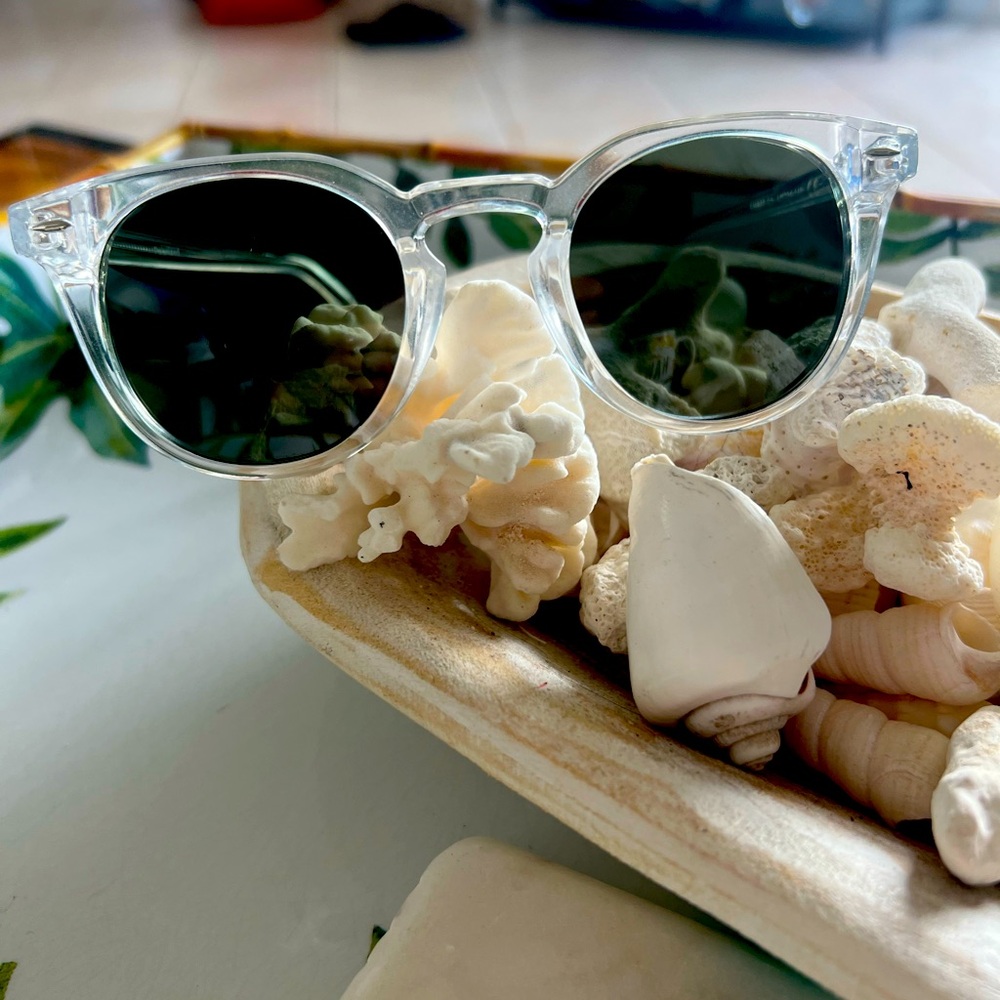 NWOT fashion sunglasses.